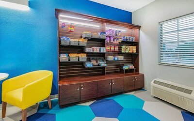 Snack bar at Microtel Inn And Suites By Wyndham Austin Airport.