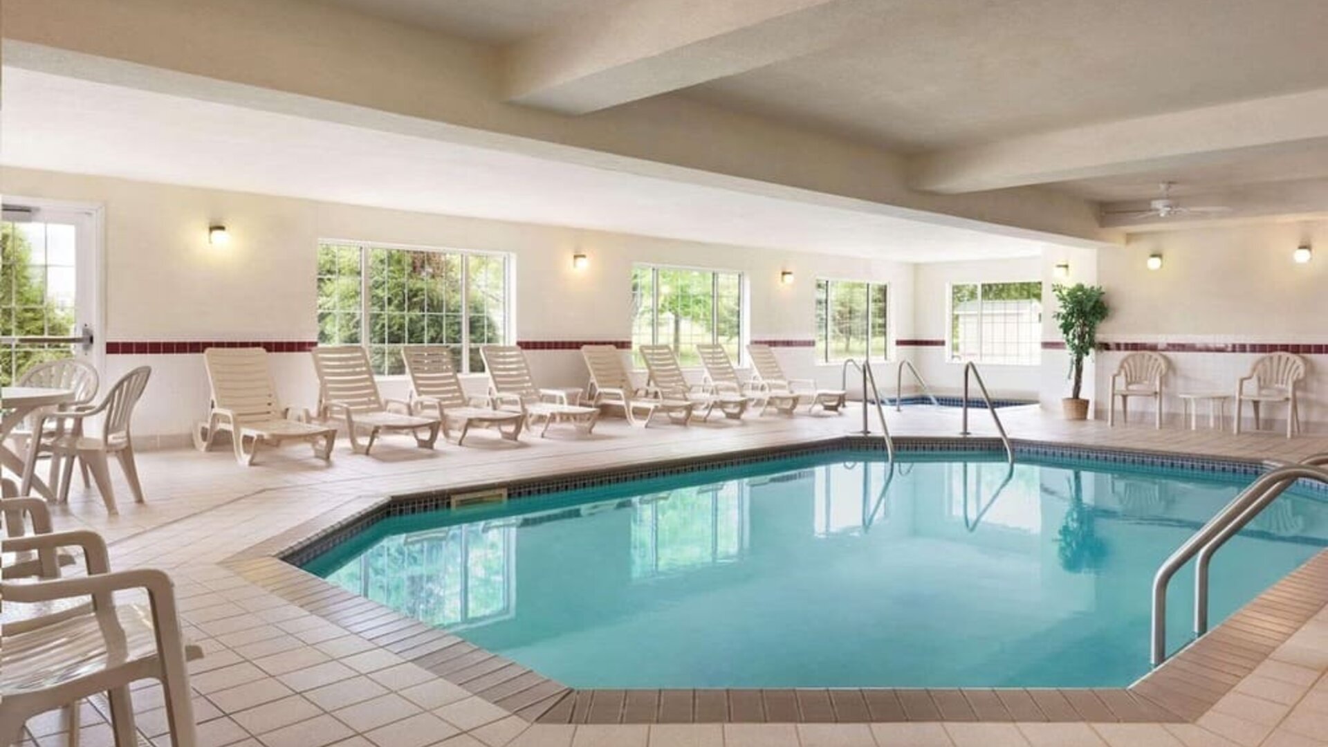 Indoor pool at Country Inn & Suites By Radisson Mankato Hotel.