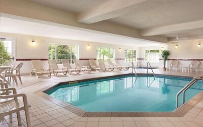 Indoor pool at Country Inn & Suites By Radisson Mankato Hotel.