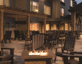 Outdoor fire pit at Country Inn & Suites By Radisson Mankato Hotel.