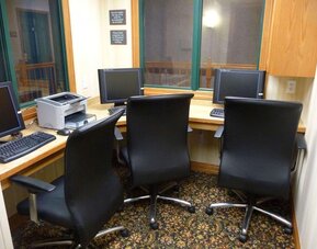 Business center at Country Inn & Suites By Radisson Mankato Hotel.