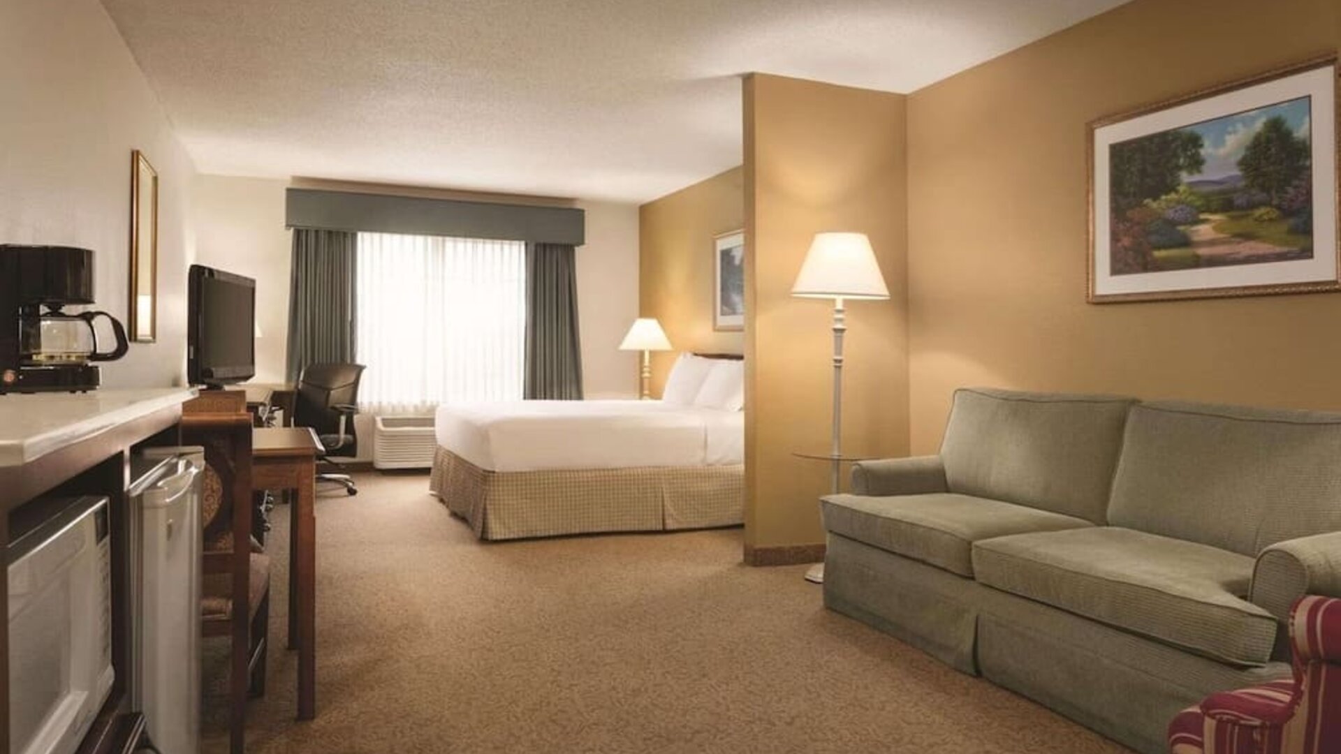 Romantic day use room at Country Inn & Suites By Radisson Mankato Hotel.