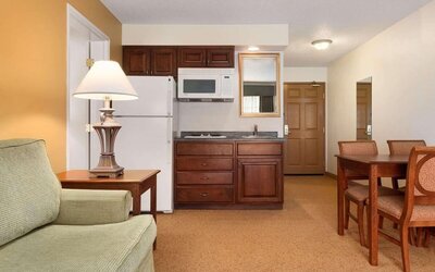 Romantic day use room at Country Inn & Suites By Radisson Mankato Hotel.