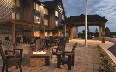 Fire pit at Country Inn & Suites By Radisson Mankato Hotel.