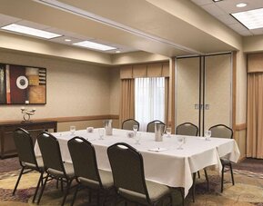 Meeting room at Country Inn & Suites By Radisson Mankato Hotel.
