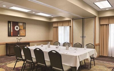 Meeting room at Country Inn & Suites By Radisson Mankato Hotel.