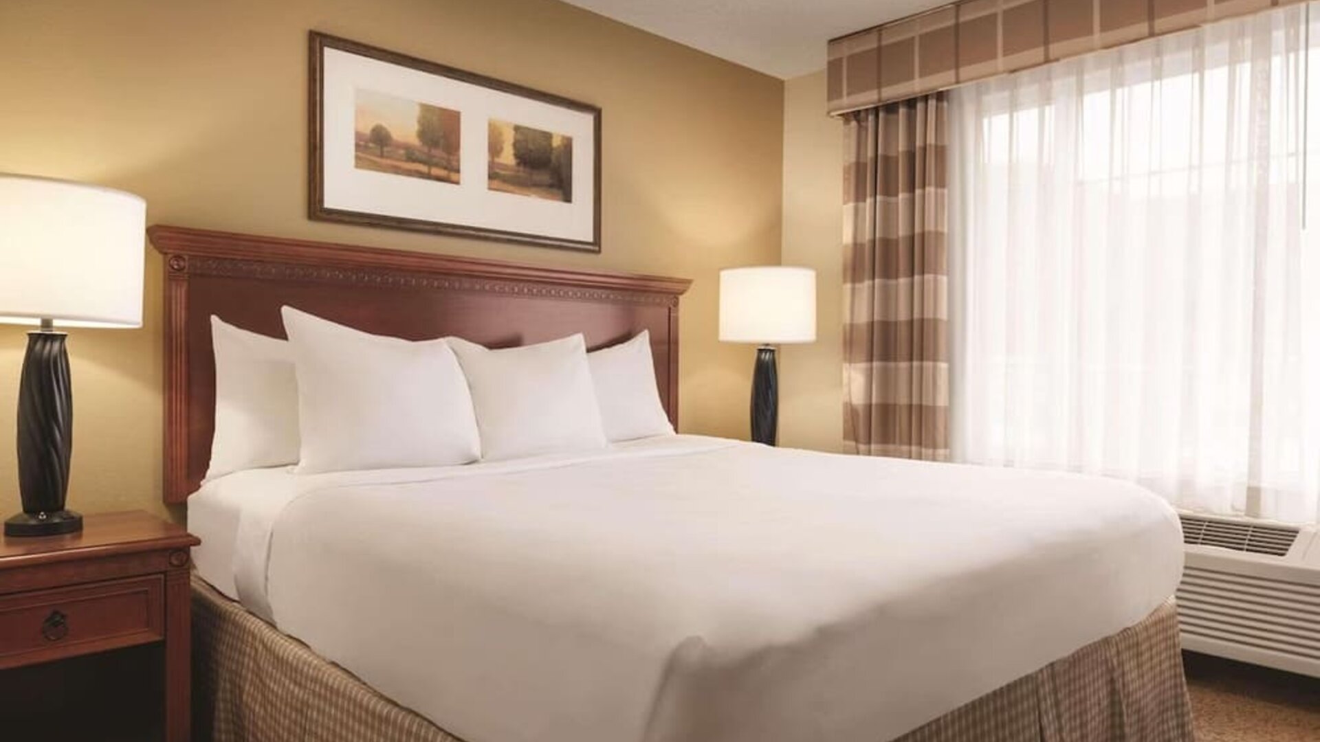 Romantic day use room at Country Inn & Suites By Radisson Mankato Hotel.