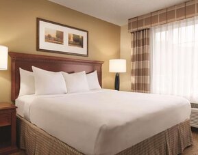 Romantic day use room at Country Inn & Suites By Radisson Mankato Hotel.