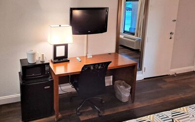 Day use room amenities at Studio 6 Baltimore West - Catonsville.