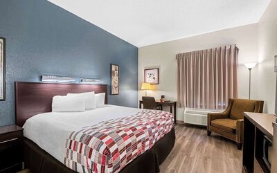 Delux king room with work desk at Suburban Studios Orlando - Ocoee/Winter Garden.