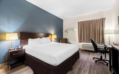 Day use room with work desk at Suburban Studios Orlando - Ocoee/Winter Garden.