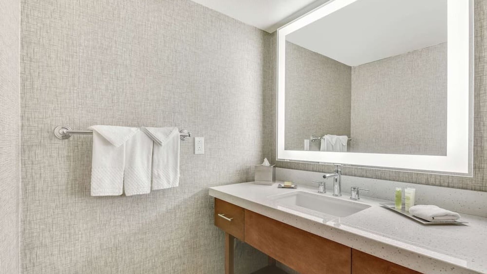 Day use room at Hilton Phoenix Tapatio Cliffs Resort.