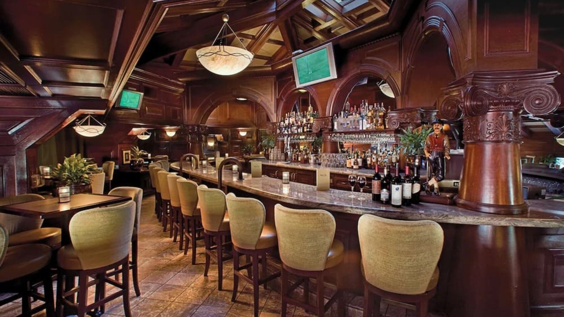Hotel bar at Hilton Phoenix Tapatio Cliffs Resort.