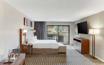 Day use room at Hilton Phoenix Tapatio Cliffs Resort.