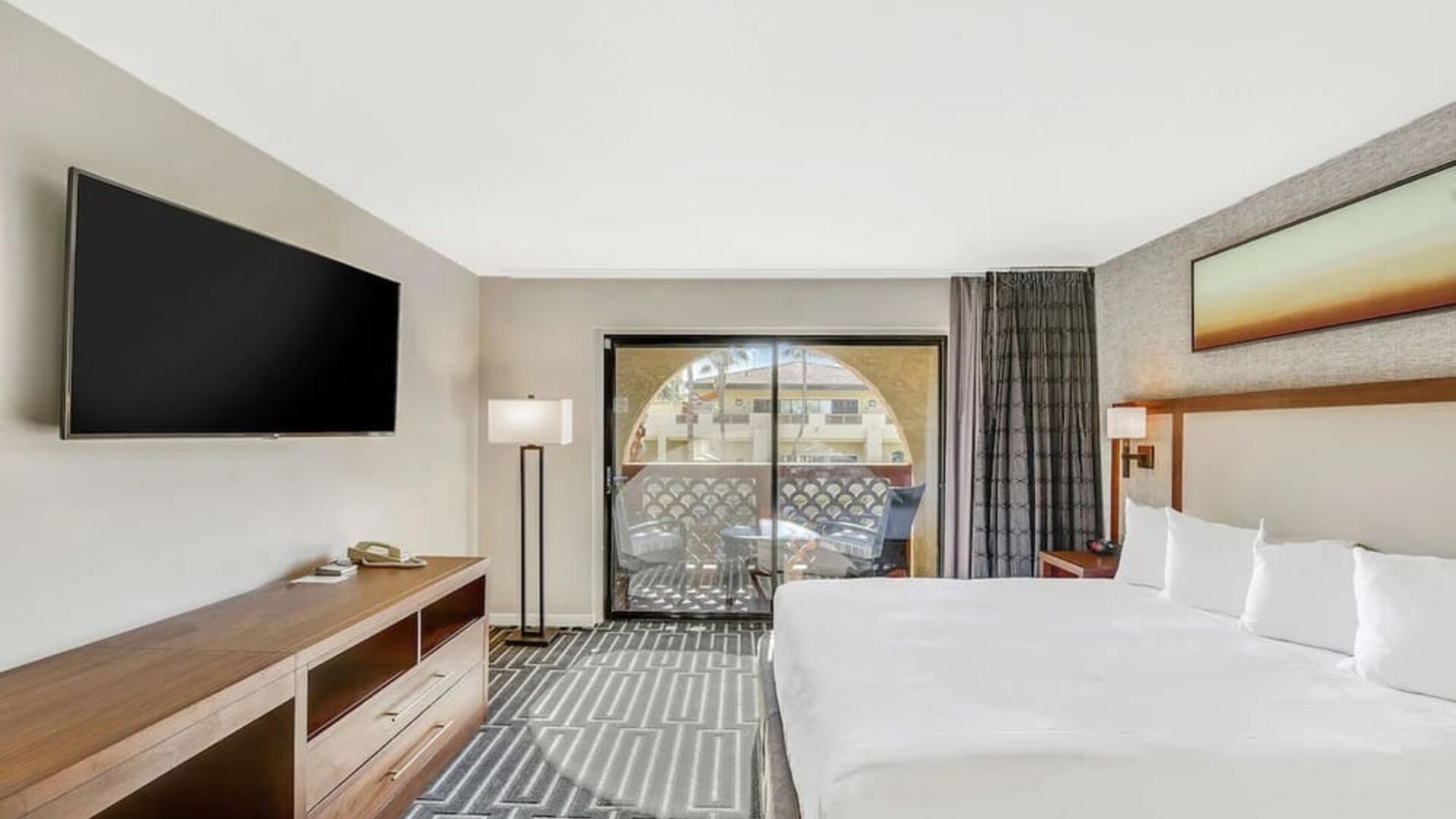 Day use room at Hilton Phoenix Tapatio Cliffs Resort.