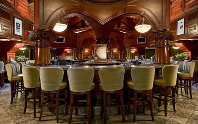 Hotel bar at Hilton Phoenix Tapatio Cliffs Resort.