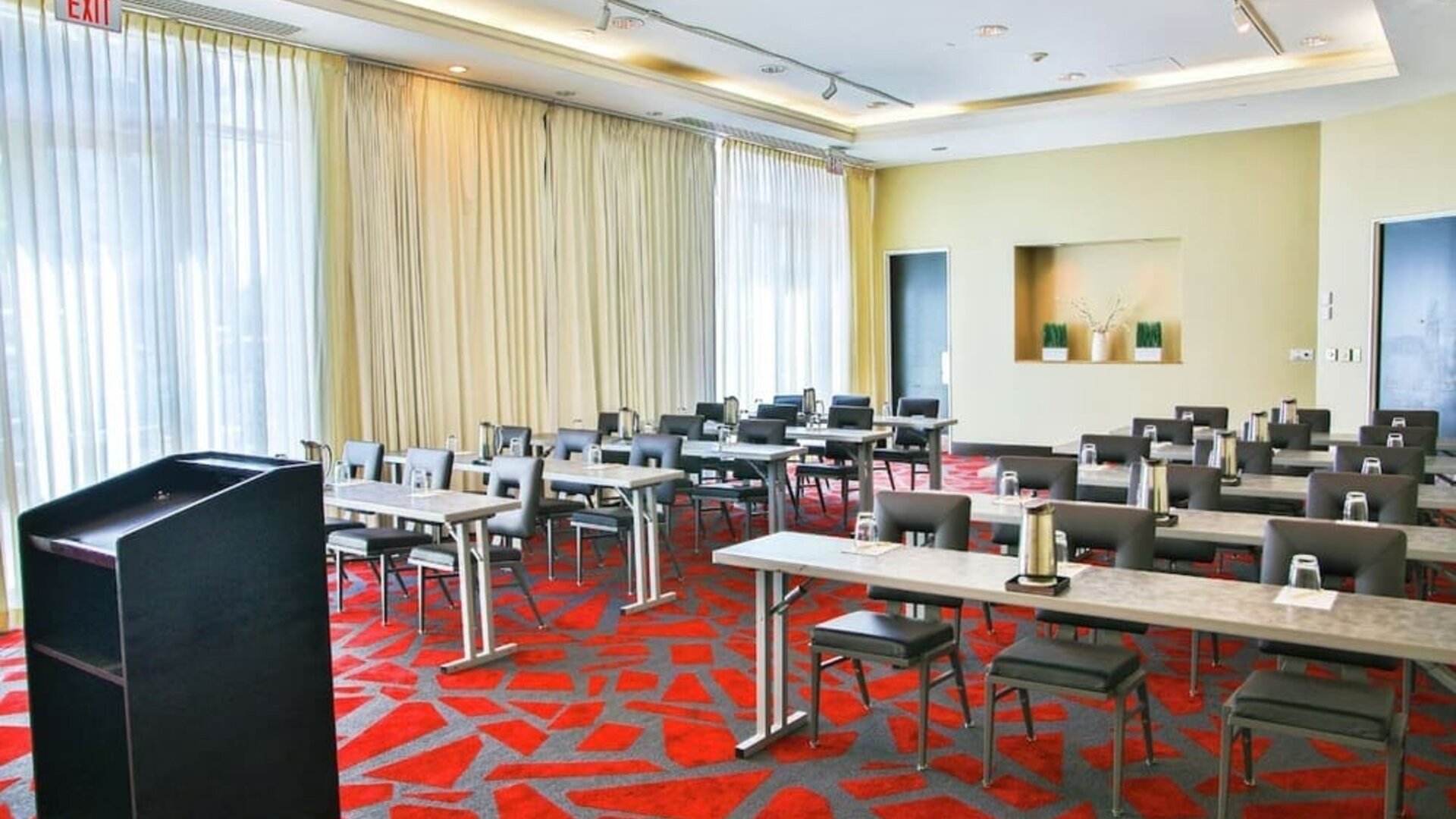 Meeting room at GALLERYone - A DoubleTree Suites By Hilton Hotel.