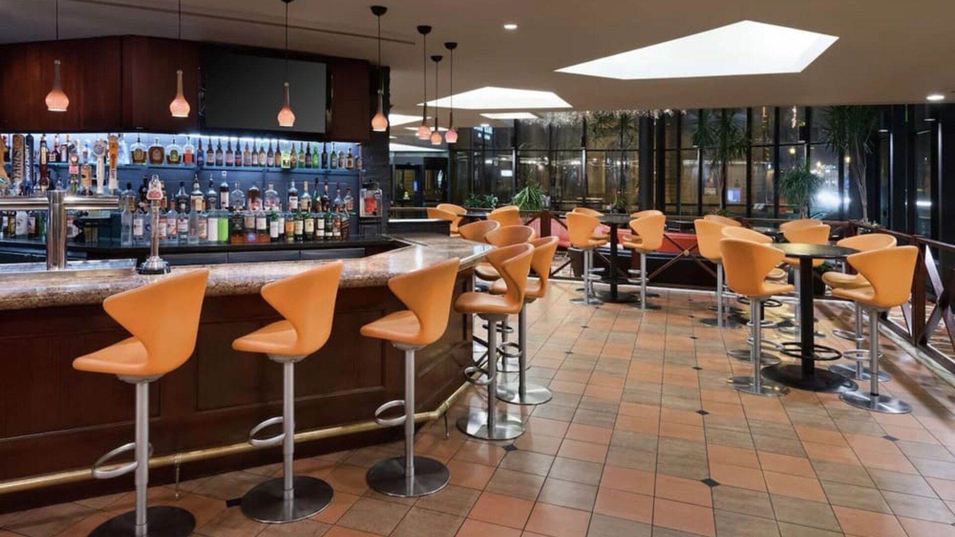 Hotel bar at DoubleTree By Hilton Philadelphia Center City.