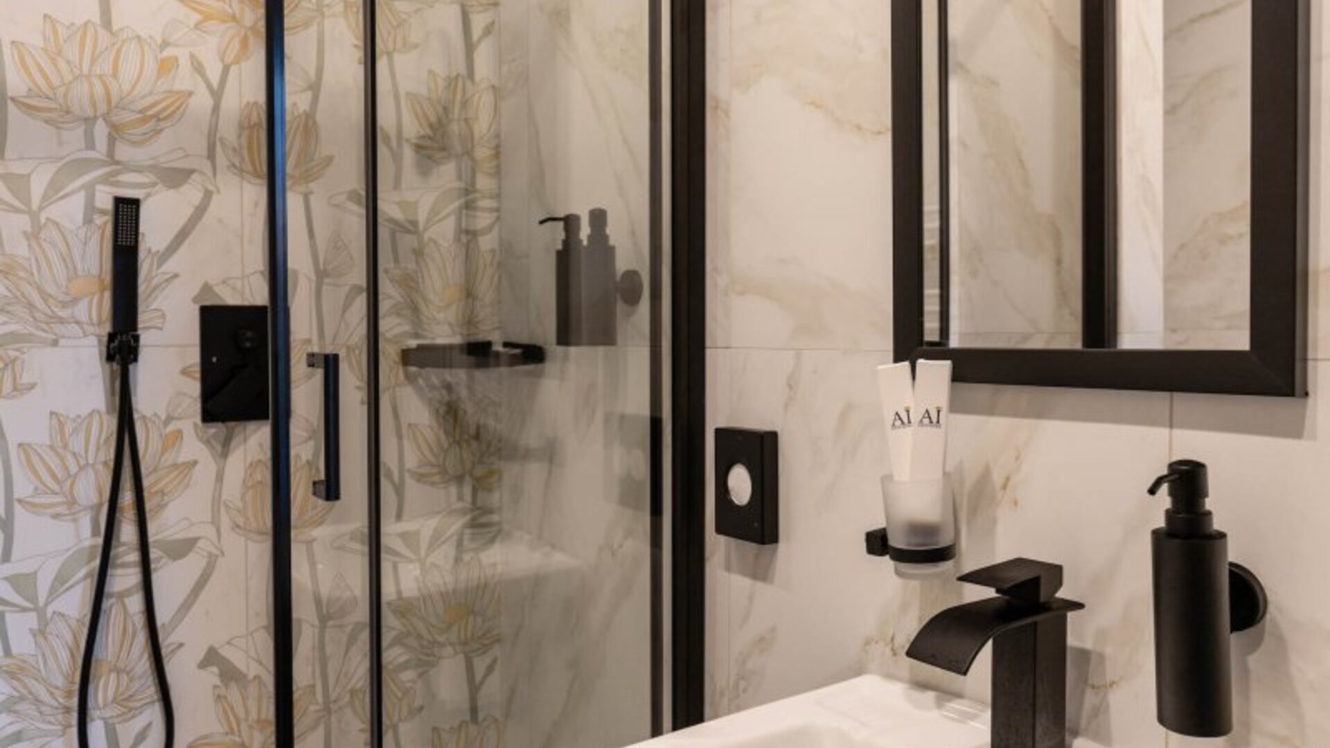 Aiello Hotels - Isola Design District