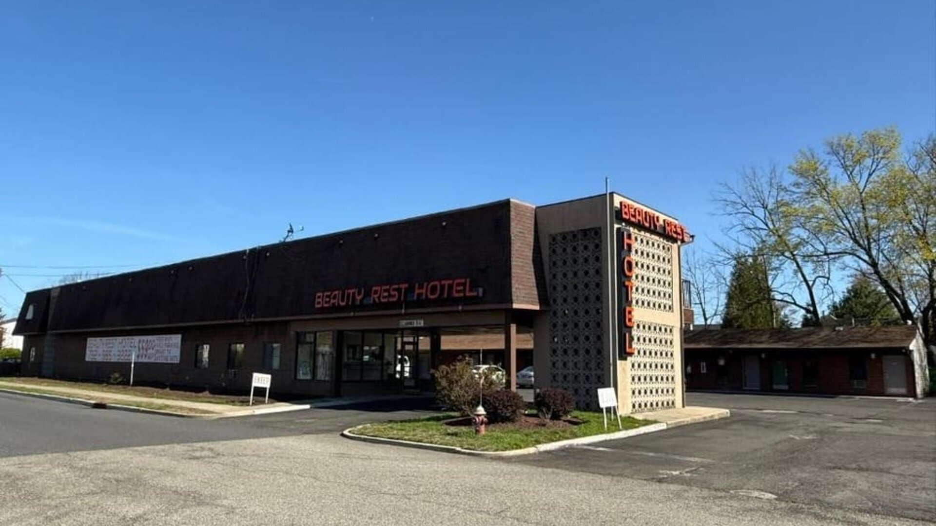 Parking available at Beauty Rest Hotel, Edison.