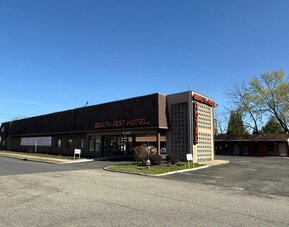 Parking available at Beauty Rest Hotel, Edison.