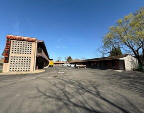 Parking available at Beauty Rest Hotel, Edison.