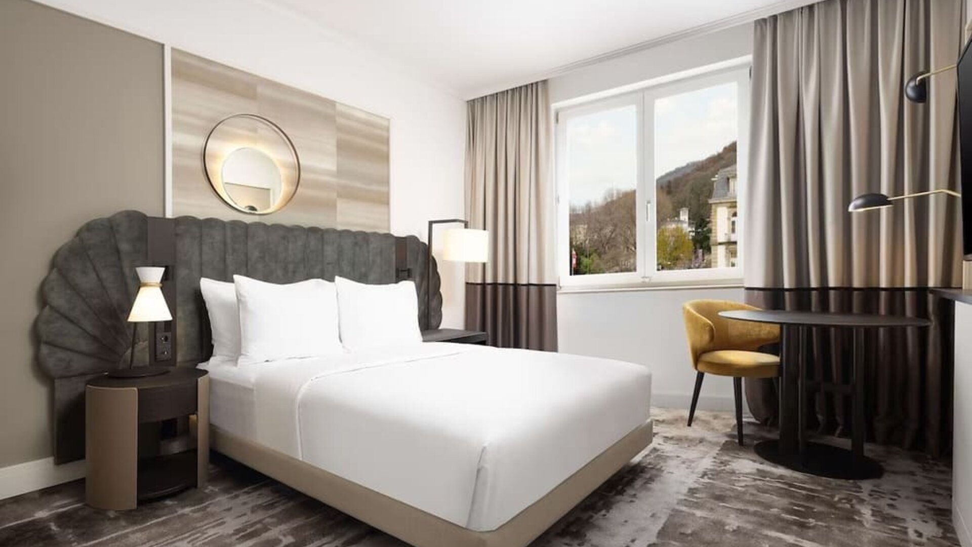 Day use room with TV at Hilton Heidelberg.