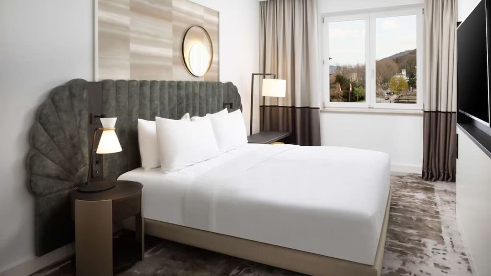 Day use room with TV at Hilton Heidelberg.