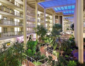 Outdoor seating and terrace at Embassy Suites By Hilton Parsippany.