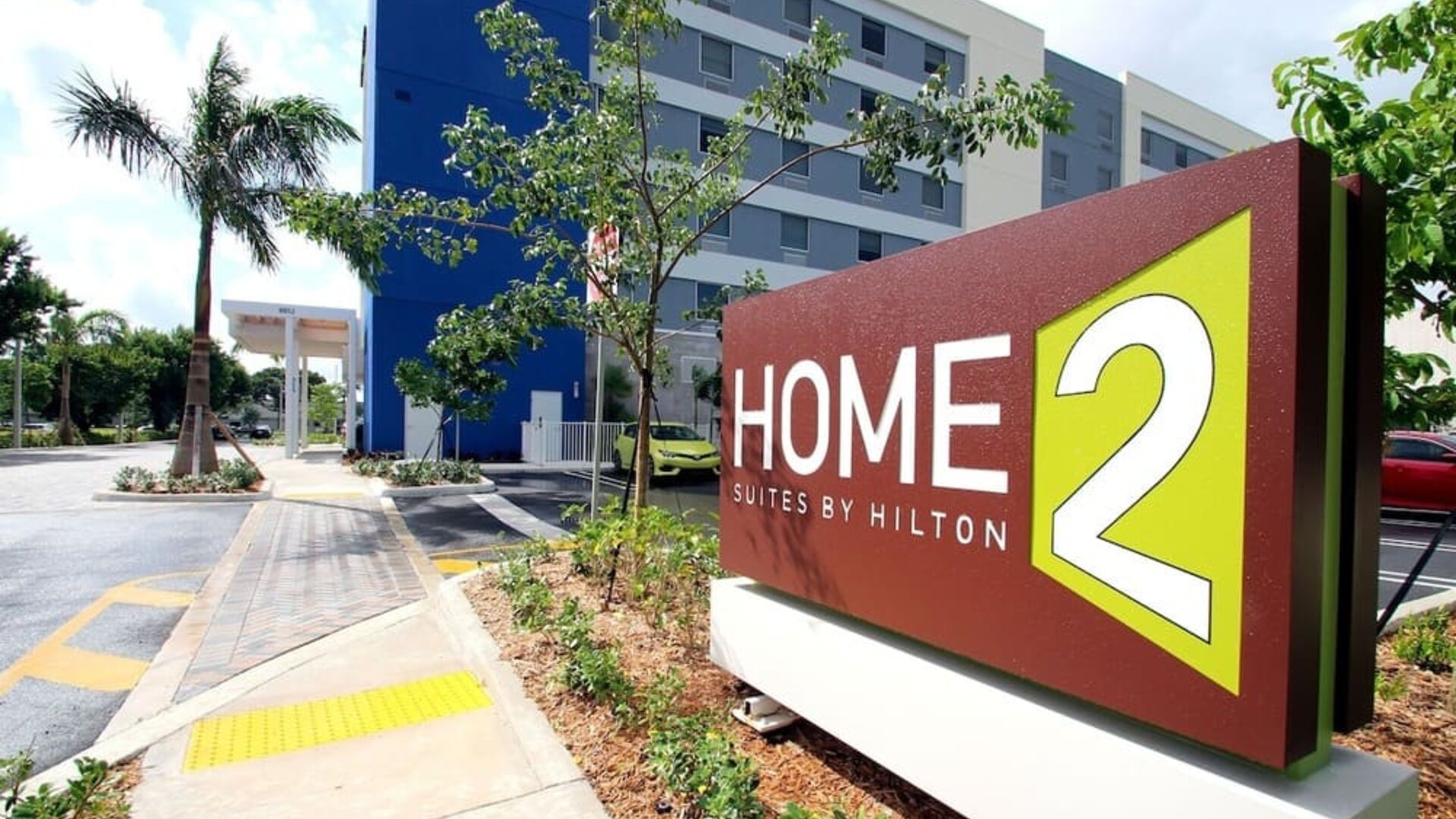 Hotel entrance at Home2 Suites By Hilton Miami Doral West Airport.