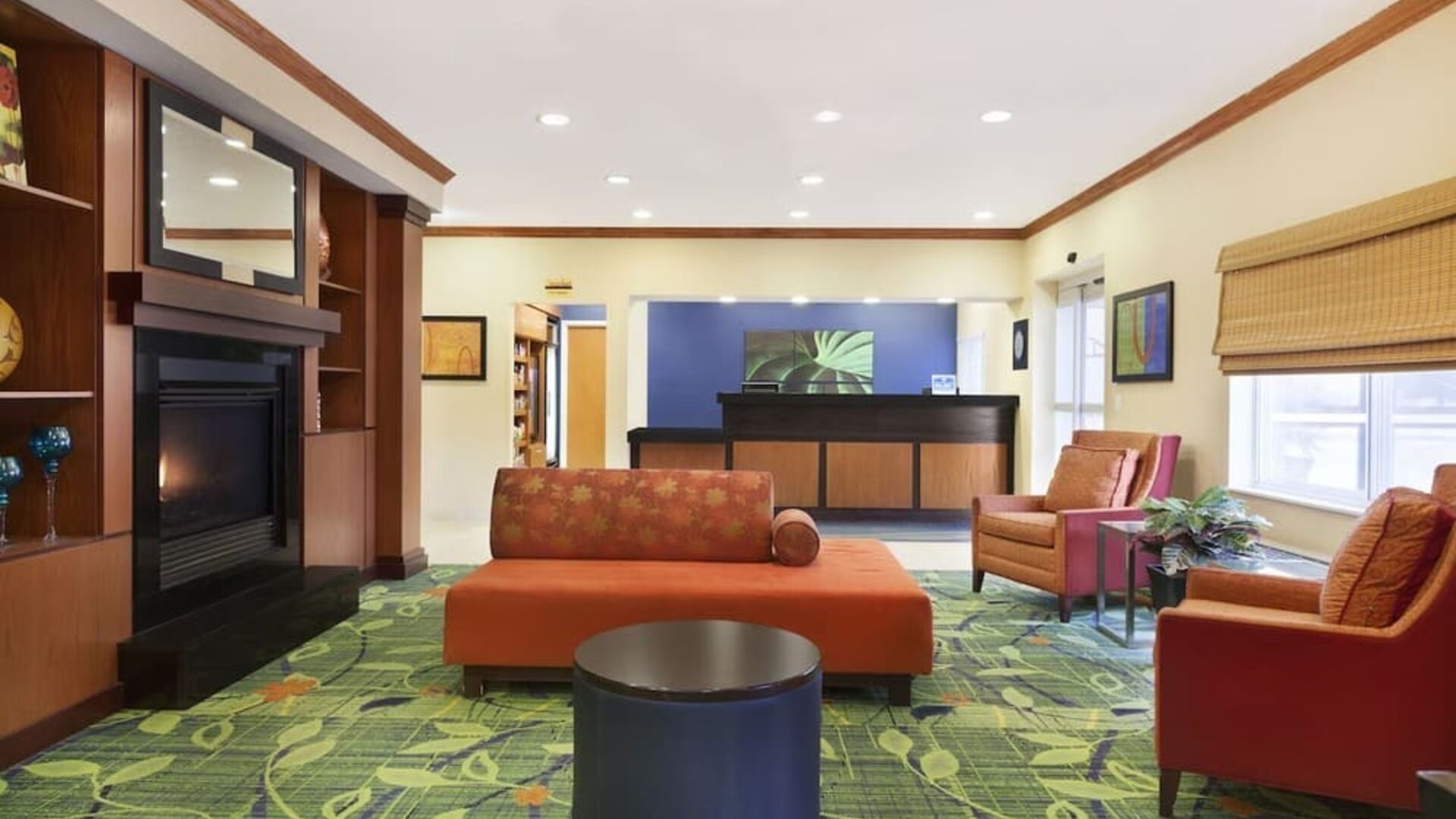 Lobby and lounge at Fairfield Inn & Suites Joliet North/Plainfield.