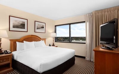 Day use room at Hilton Chicago/Oak Brook Suites.