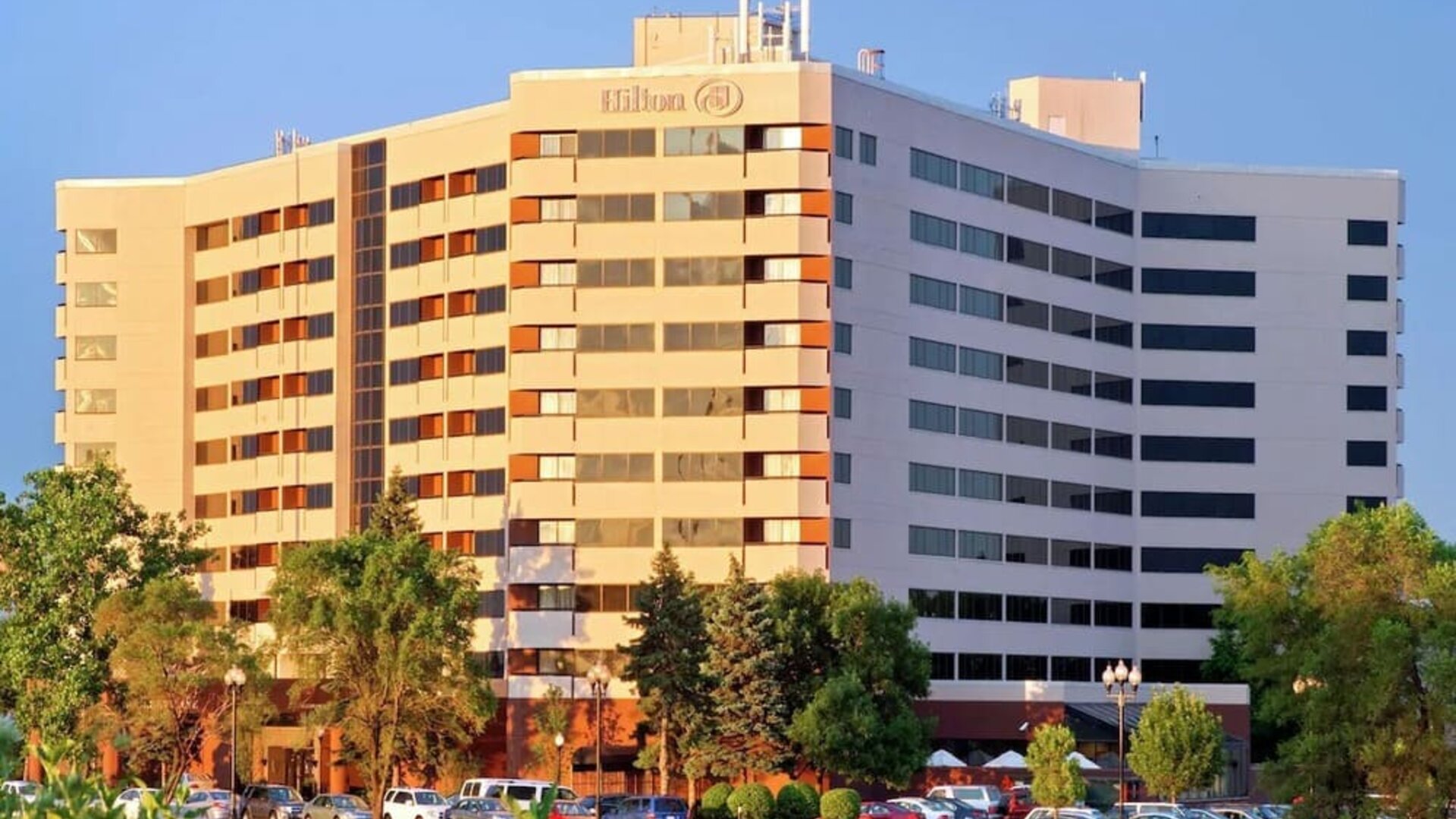 Parking available at Hilton Chicago/Oak Brook Suites.