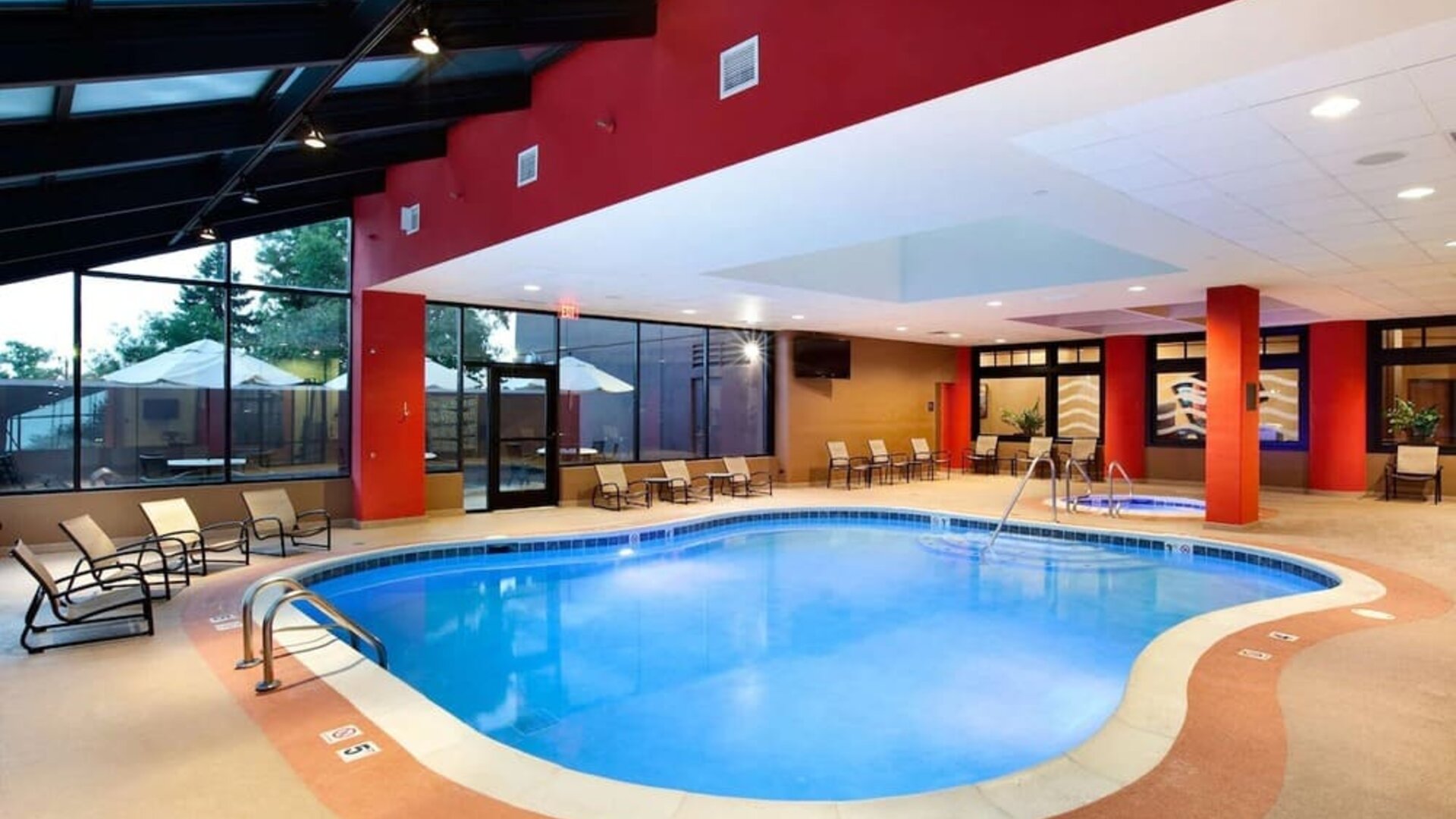 Indoor pool at Hilton Chicago/Oak Brook Suites.