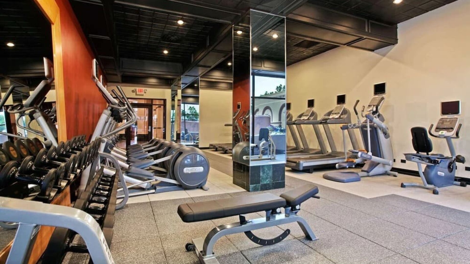 Gym at Hilton Chicago/Oak Brook Suites.