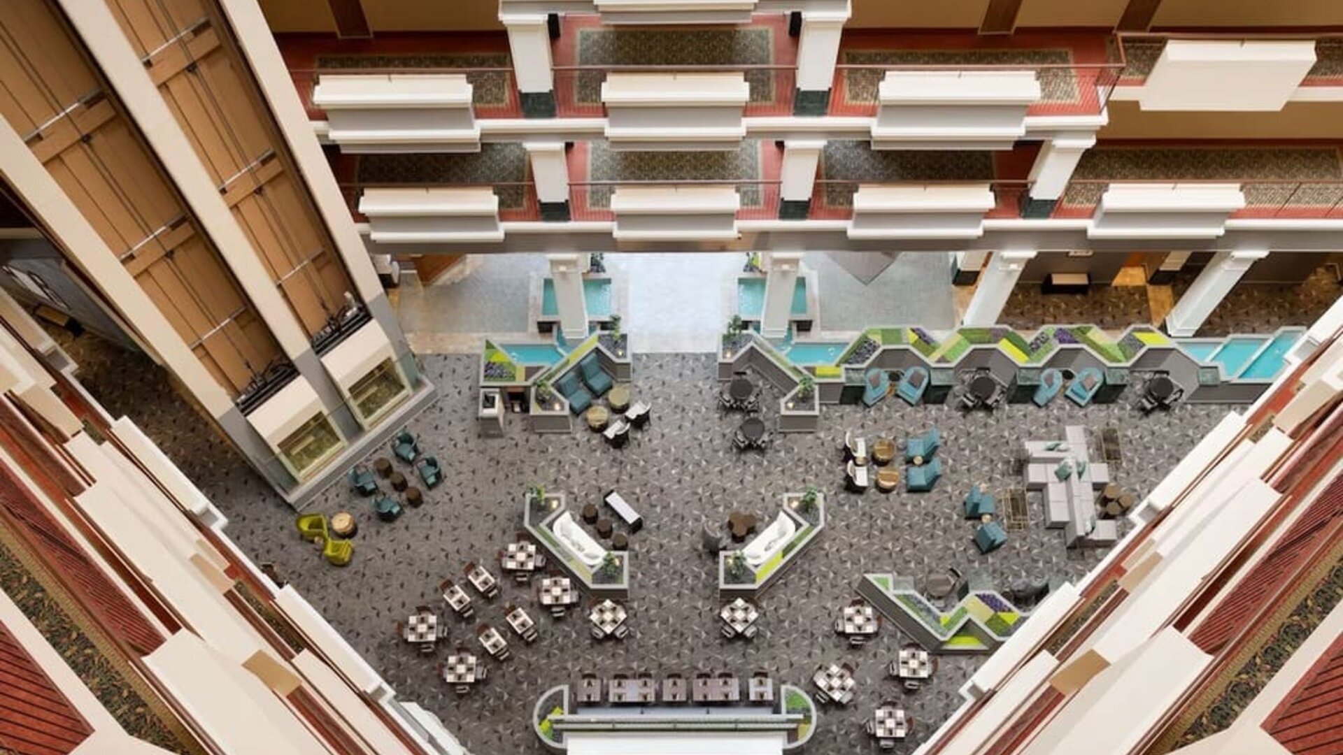 Lounge at Hilton Chicago/Oak Brook Suites.