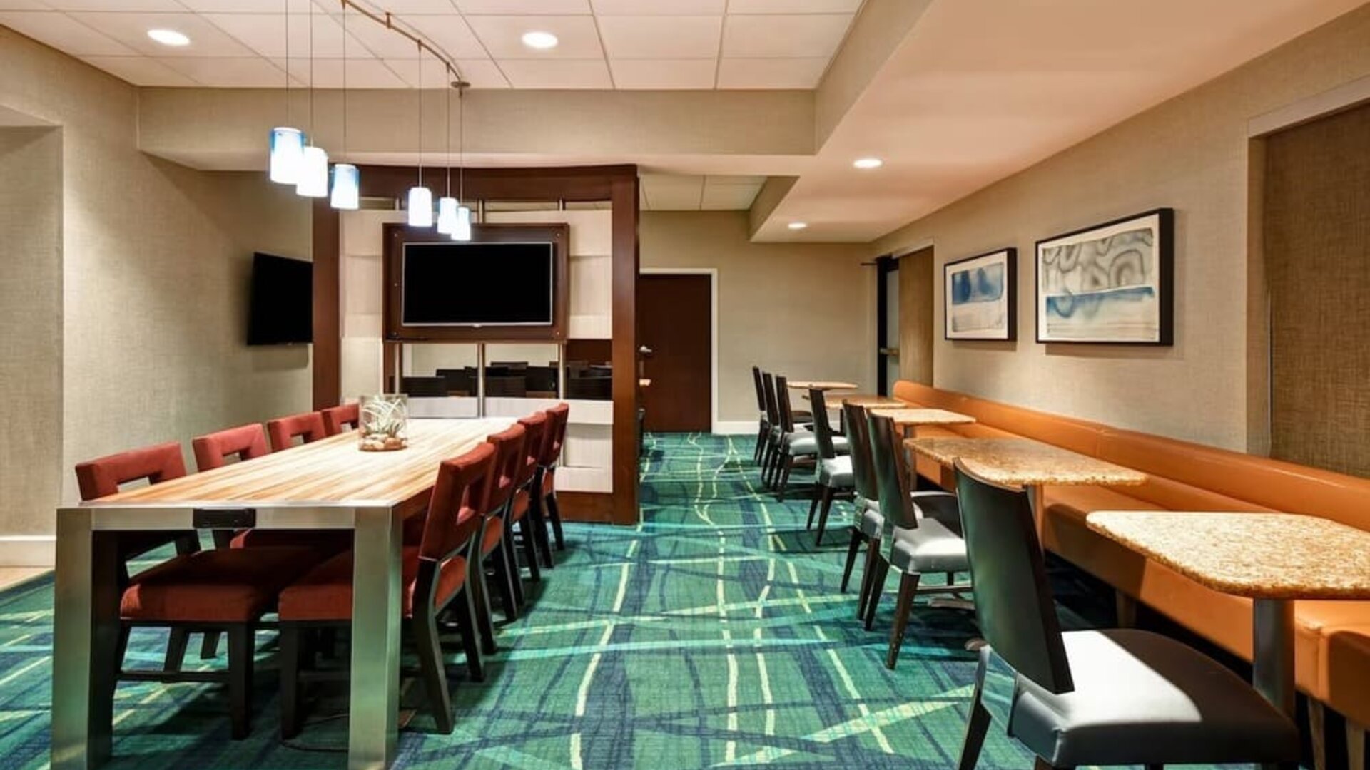 Dining area at SpringHill Suites Baltimore BWI Airport.