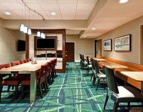 Dining area at SpringHill Suites Baltimore BWI Airport.