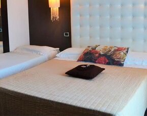 Hotel In - Lounge room