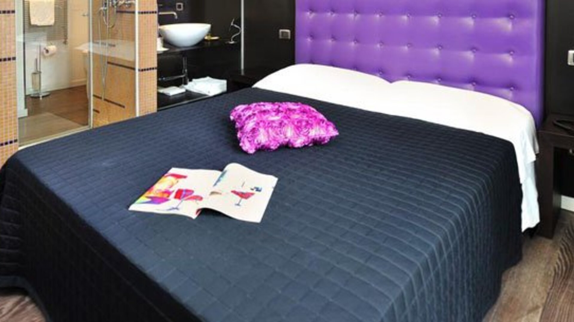 Hotel In - Lounge room