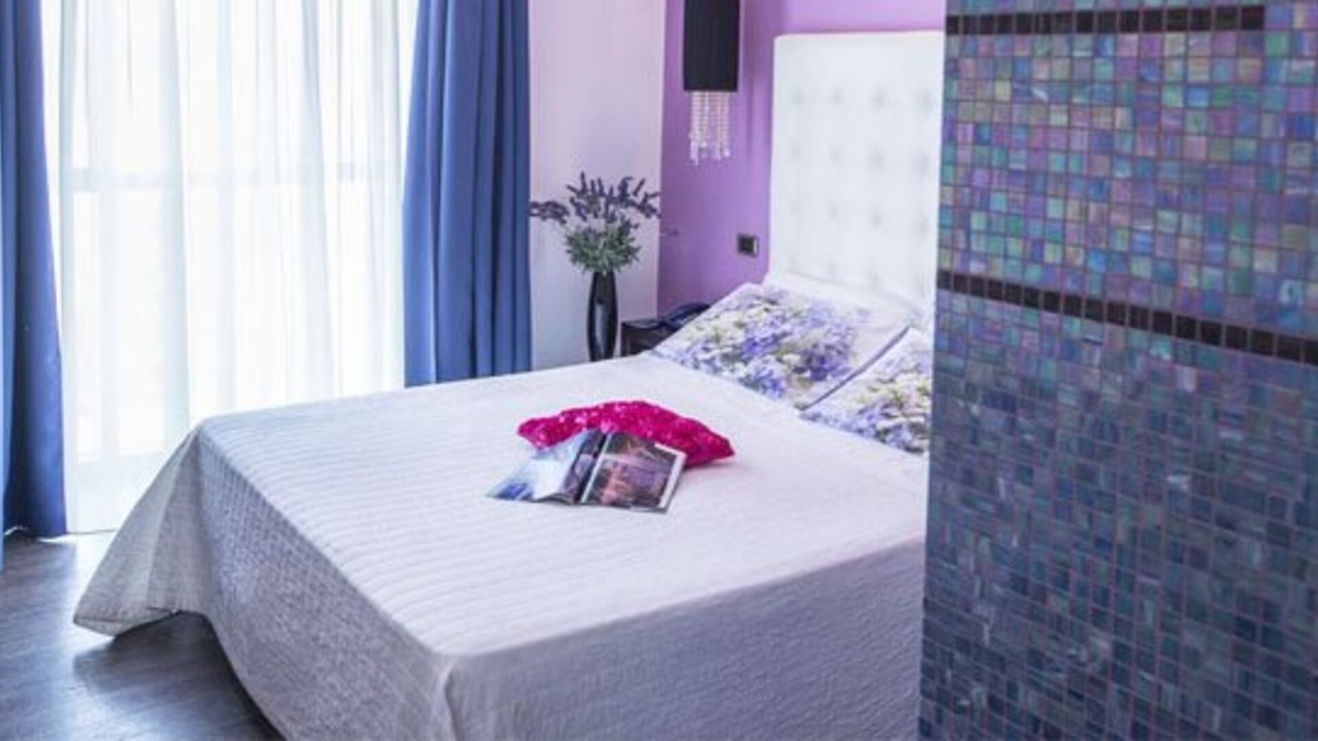 Hotel In - Lounge room