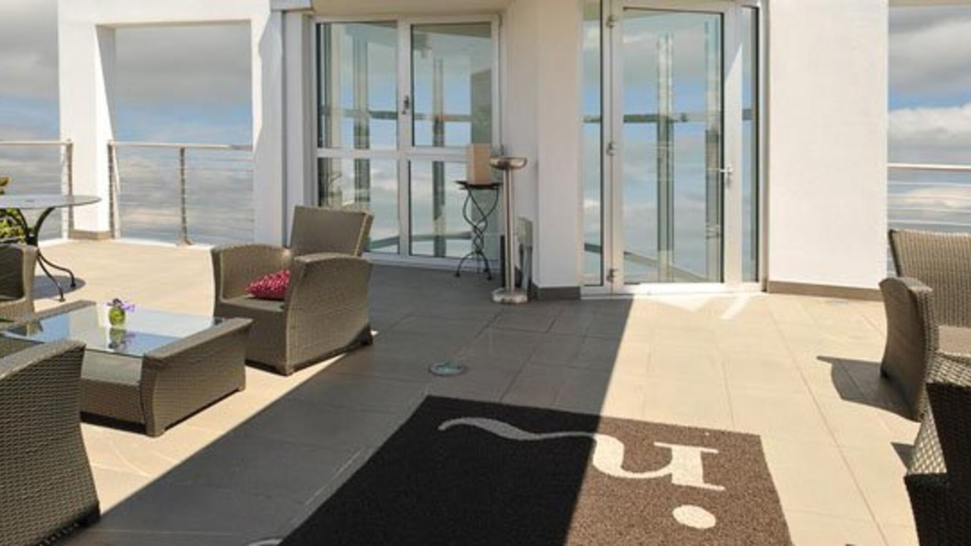 Hotel In - Lounge room