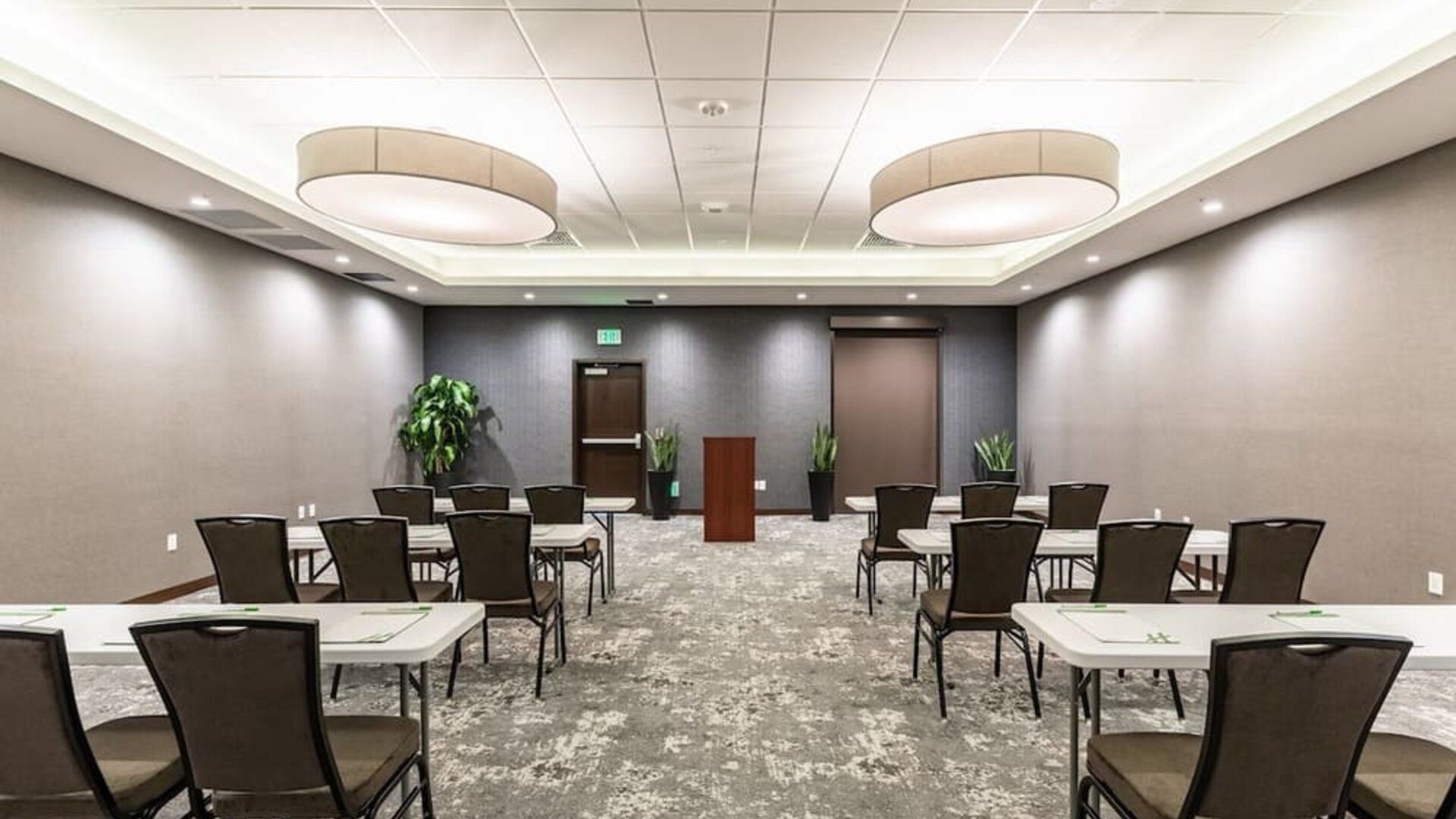 Meeting room at Holiday Inn Hotel & Suites Silicon Valley - Milpitas.