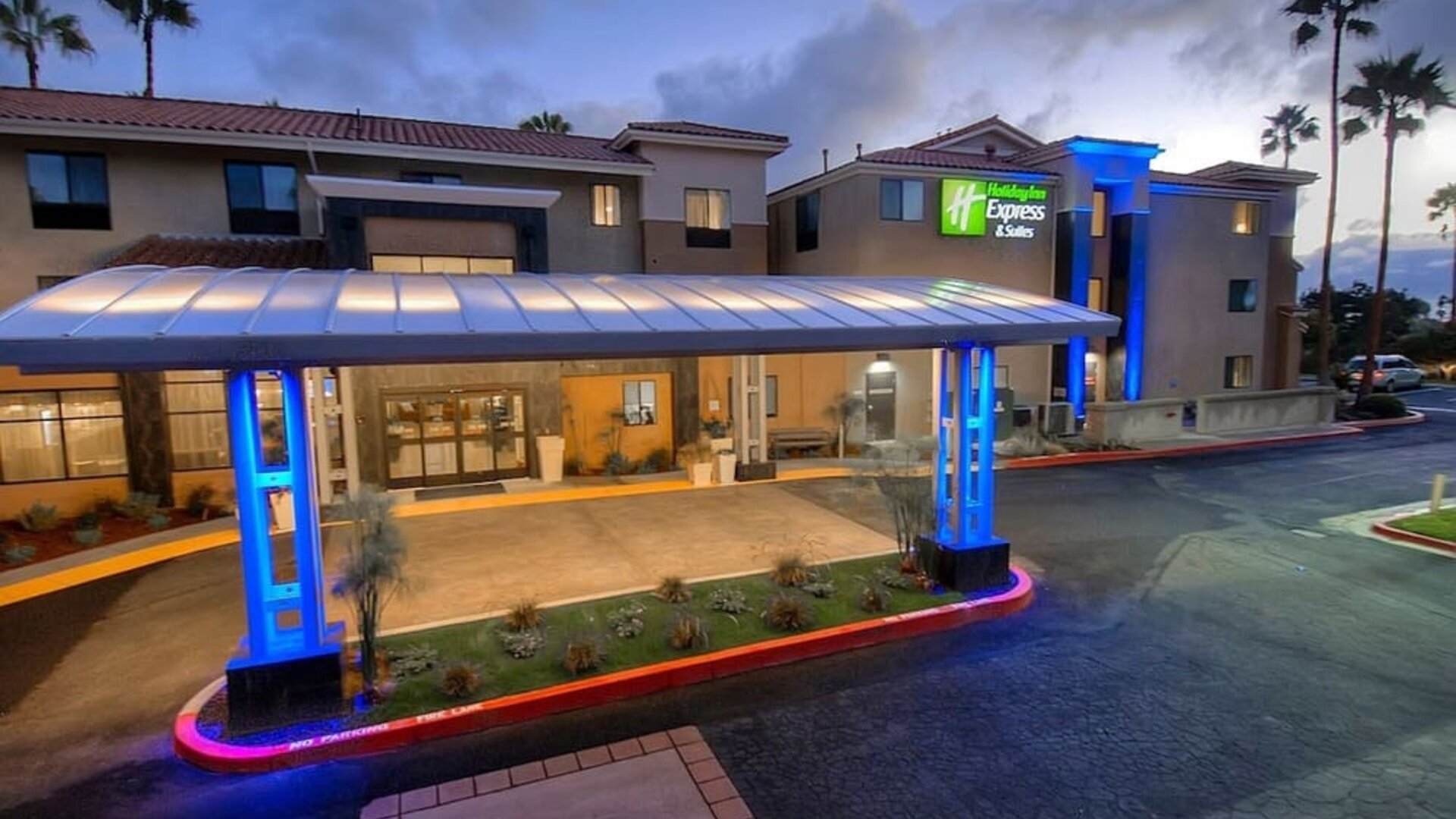 Hotel exterior at Holiday Inn Express Hotel & Suites Carlsbad Beach.