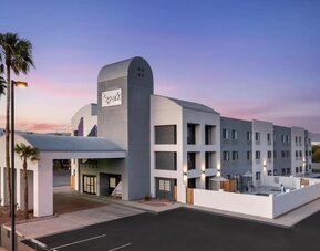 Hotel exterior at Spark By Hilton Tucson Airport.