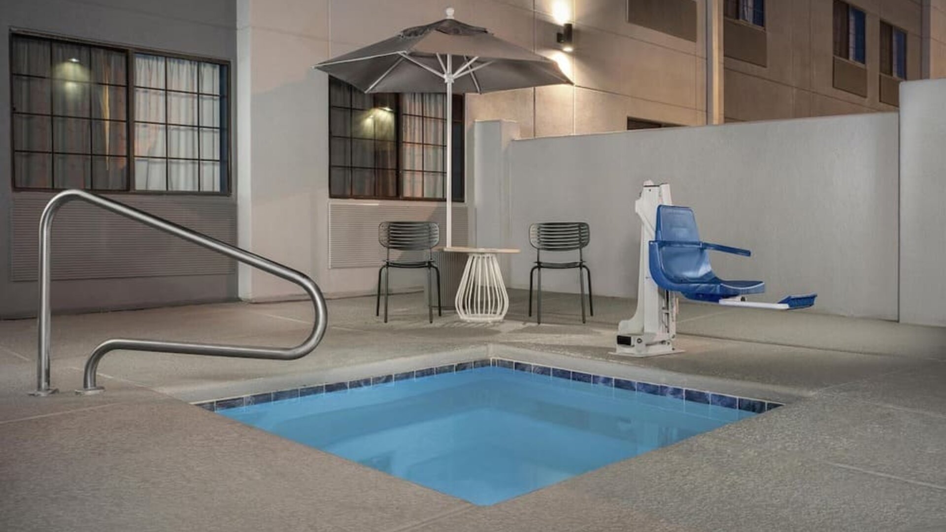 Hot tub at Spark By Hilton Tucson Airport.