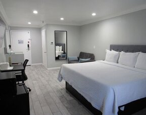 Day use room at Capri Suites Anaheim.