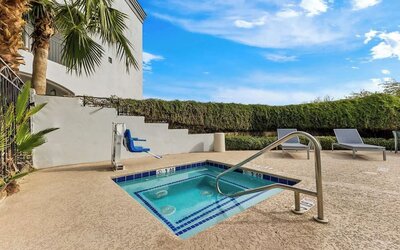 Outdoor pool at Spark By Hilton Glendale Phoenix North.
