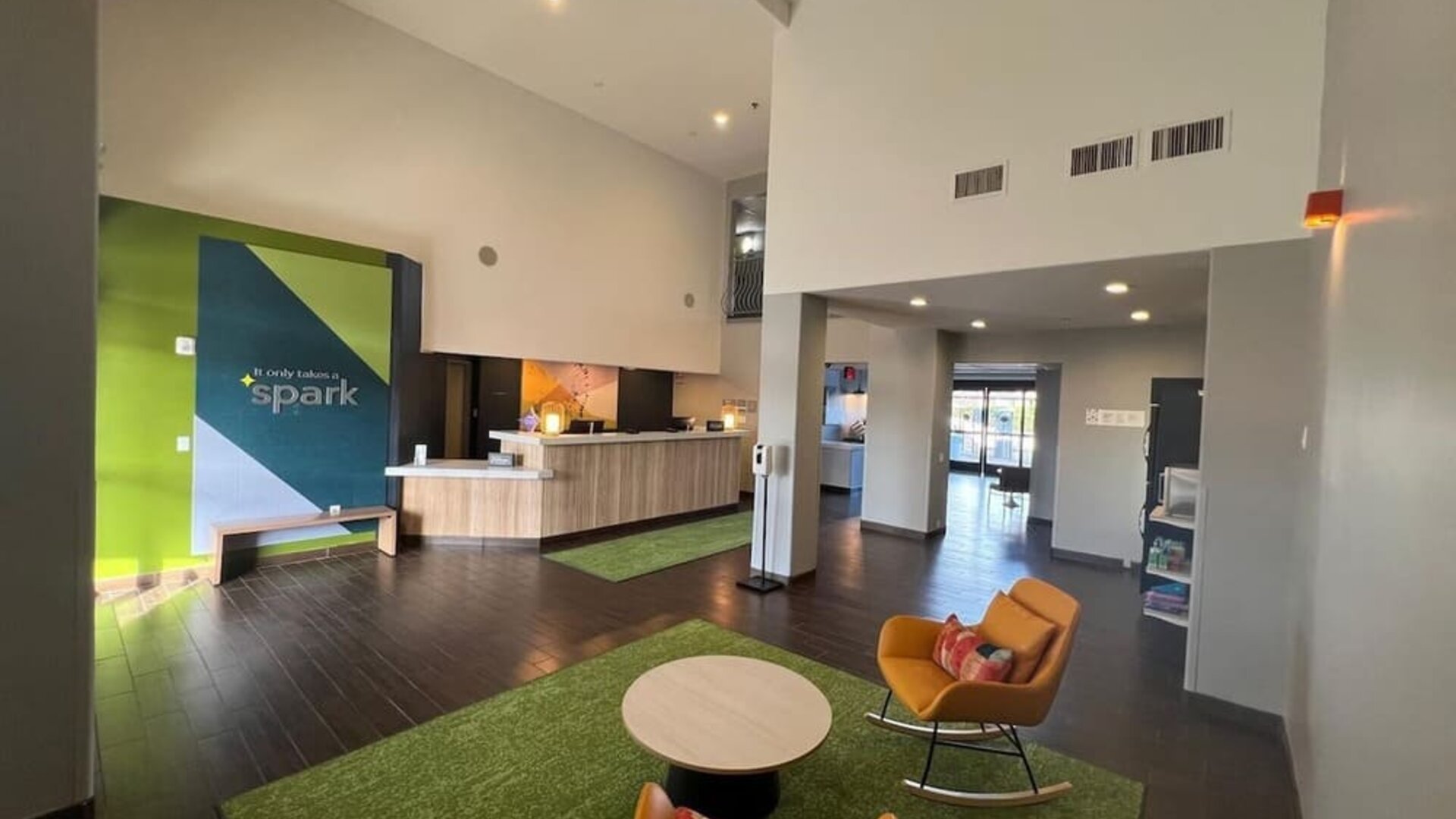 Lobby seating at Spark By Hilton Glendale Phoenix North.