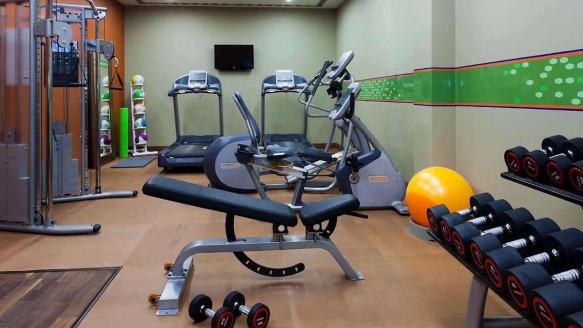 Gym at Hampton By Hilton Swinoujscie.